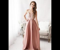 Playstyle Abbigliamento - Abito lungo svasato cipria e brillantini argento