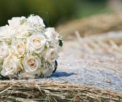 Bouquet rosa pastello e nebbiolina dallo stile country