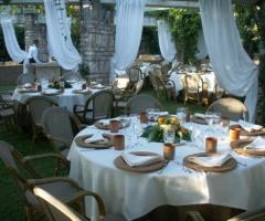 Ricevimento di matrimonio in giardino