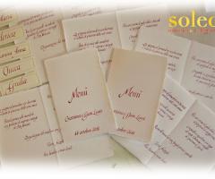 Menù e segnaposto scritti a mano in corsivo italico (Solea mosaici&calligrafia)