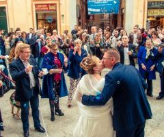 Emanuele Sorrentino PH - Il bacio all'uscita dalla chiesa