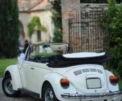 Maggiolino bianco per gli sposi