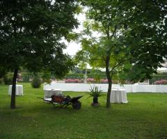 Ricevimento di matrimonio in giardino