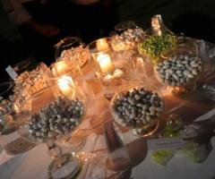 Tavolo dei confetti al matrimonio