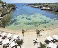 Spiaggia privata con sabbia bianca presso il Grand Hotel Minareto