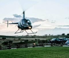 L'arrivo della sposa in elicottero