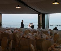 Foto di matrimonio in riva al mare