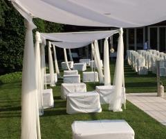 Ristorante Alla Veneziana - Allestimento cerimonia di matrimonio a bordo piscina