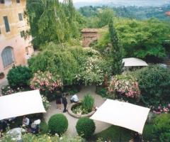 Vista dall'alto sul giradino della location di nozz