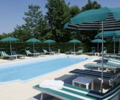 Piscina dell'hotel per ricevimenti di nozze