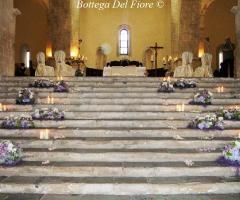 Fiori per la scalinata della chiesa