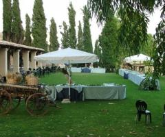 Ricevimento di matrimonio in giardino