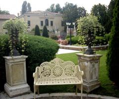 Panchina nel giardino