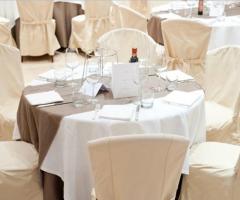 Dettaglio tavolo apparecchiato