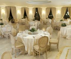 Allestimento del ricevimento di matrimonio