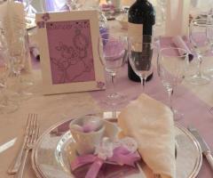 Dettaglio mise en place in lilla