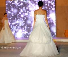 Gonna in organza e tulle glitter fermata da riccio al centro con fiori ai lati - Atelier Laura La Spina