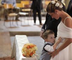 Foto della sposa all\'altare