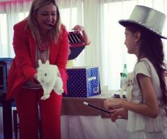 Maga Angie - Sorprese per i bambini