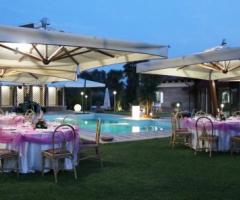 Ricevimento di matrimonio in giardino