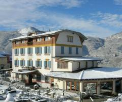 Veduta dell'Hotel Italia nella stagione invernale