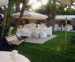 Banchetti nel giardino di Villa Tropicana