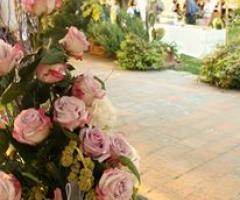 Addobbi floreali per celebrare le nozze al casale