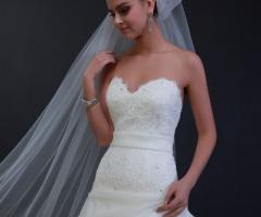 Abito da sposa con scollo a cuore