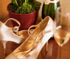 Scarpe in attesa di essere indossate per il grande giorno