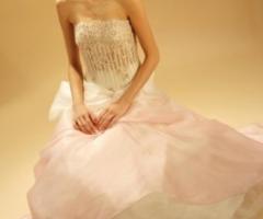 Abito sposa di gazzarre in seta pura, corpino con inserti di ricamo colorato