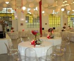 Allestimento tavoli per il matrimonio