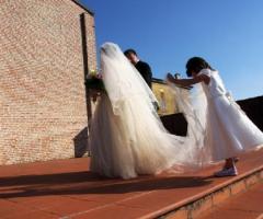 Fotografia della sposa con la damigella