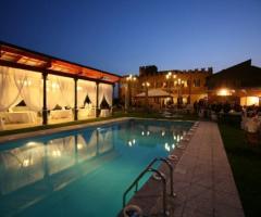 Ricevimento di matrimonio a bordo piscina