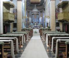 Allestimento floreale della Chiesa per la cerimonia nuziale
