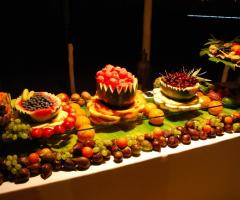 Buffet di frutta fresca per le nozze