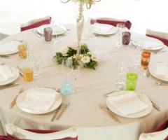 Allestimento del tavolo di nozze