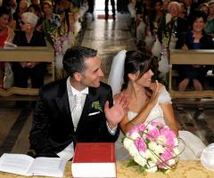 Foto molto spontanea durante la cerimonia del matrimonio