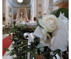 Addobbo floreale per il matrimonio in chiesa