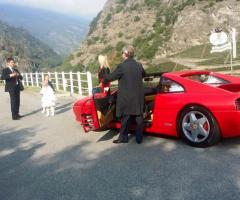 L'arrivo dello sposo in auto