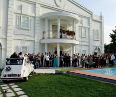 Villa ReNoir Ristorante - La parte anteriore della villa