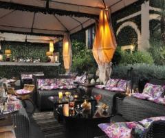 Giardino per il ricevimento di matrimonio all'aperto