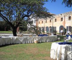 Buffet di matrimoni alletsito nel parco di Villa Marignana Benetton