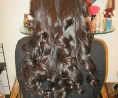 Acconciatura sciolta con boccoli