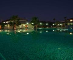 Ricevimento di matrimonio a bordo piscina