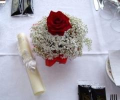 Rosa singola con cuscinetto di gypsophila - I Fiori di Lisetta