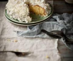 Stile shabby chic per una torta nuziale