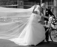Fotografia in bianco e nero della sposa