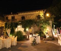 Marimonio di sera allestito all'esterno