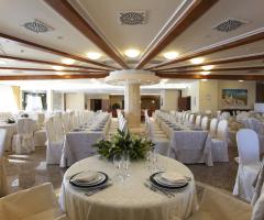 Disposizione tavoli sala ricevimento