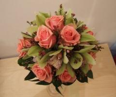 Bouquet di rose e orchidee